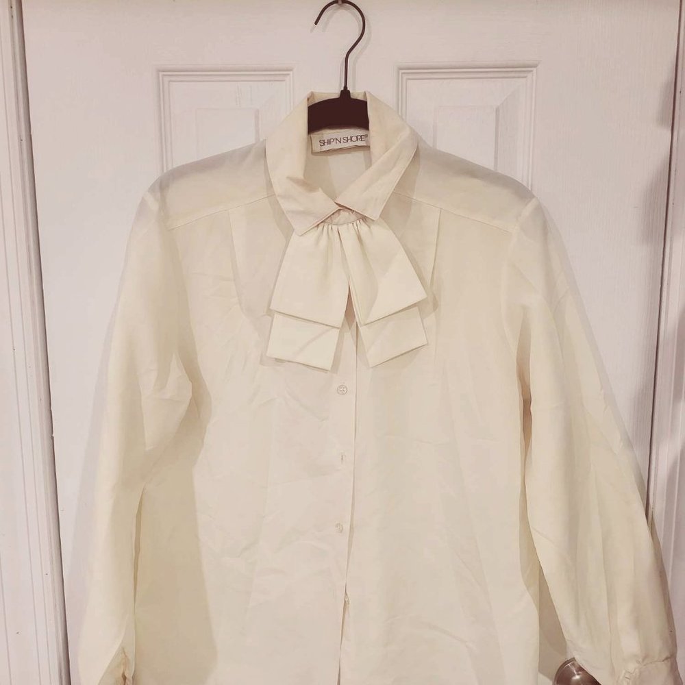 SHIP'N SHORE Cream Bloud with Detachable Collar Bow